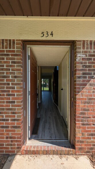 Building Photo - 534 E Graham Pl
