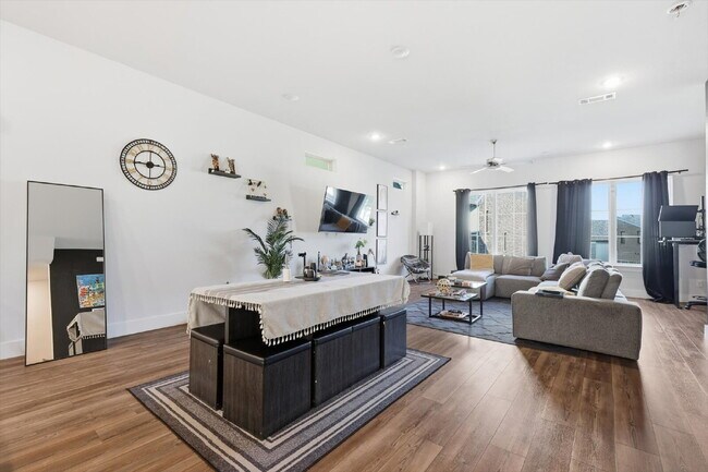 Building Photo - Cozy home in Merion at Midtown Park, one of Dallas's most convenient and family-friendly communit...