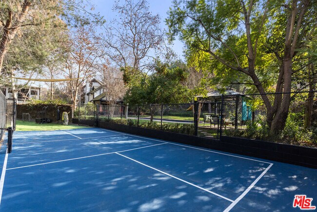 Building Photo - 11247 Briarcliff Ln
