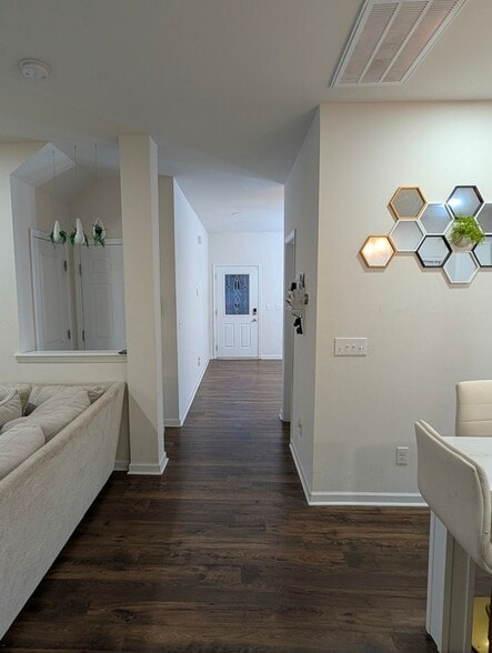 Building Photo - 5013 Jamie Sloop Ln