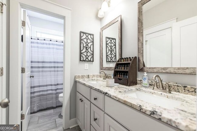 Building Photo - 306 Rustic Live Oak Trl