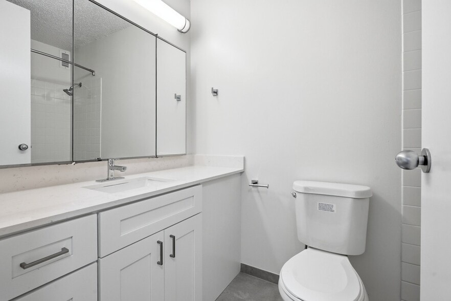 Building Photo - 237 E Wacker Dr