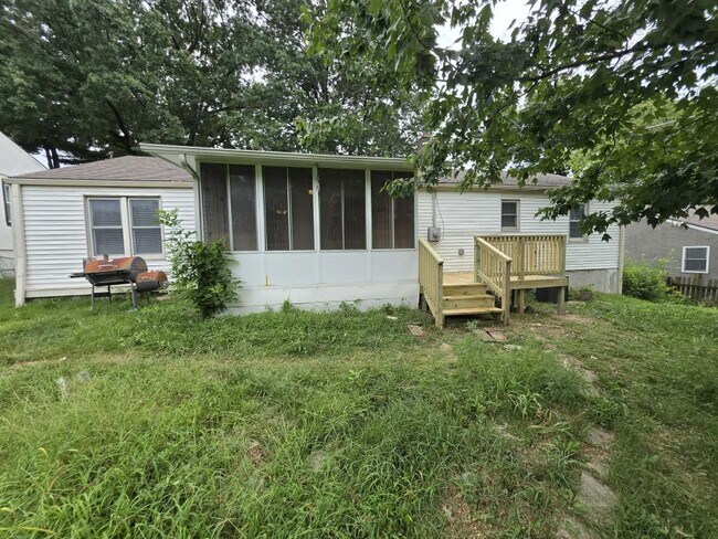 Building Photo - 9006 Wornall Rd