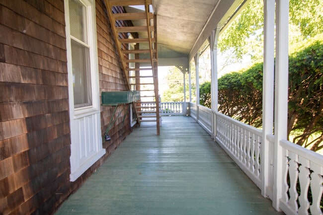 Building Photo - 883 Montauk Ave