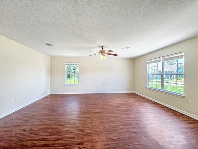 Building Photo - 7521 Blue Jay Dr