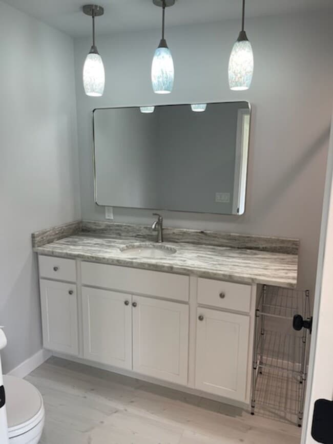 Building Photo - 4 Bedroom Home on 4 Acres, Crown Point Schools!