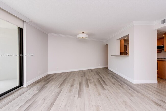 Building Photo - 1301 River Reach Dr