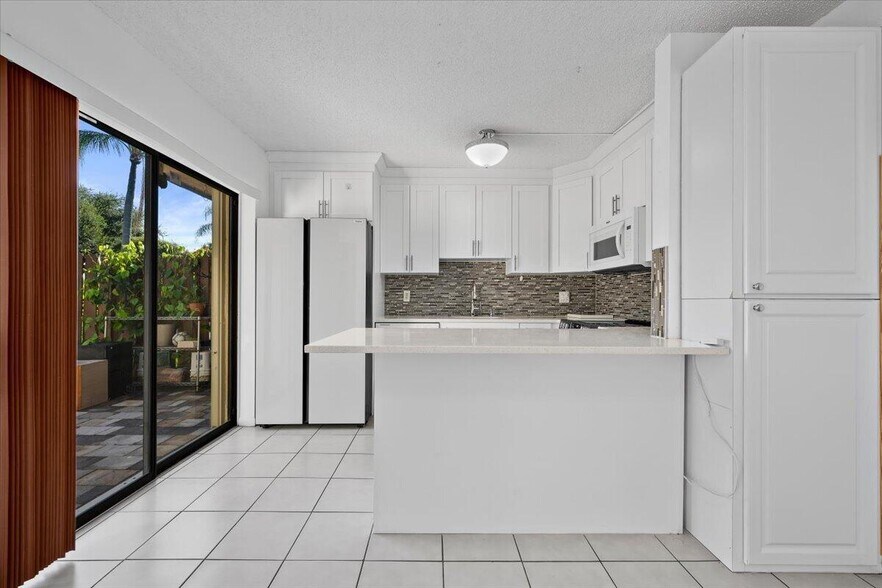 Building Photo - 1560 Forest Lakes Cir