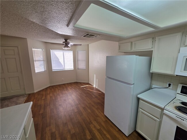Building Photo - 1104 Pinto Rock Ln