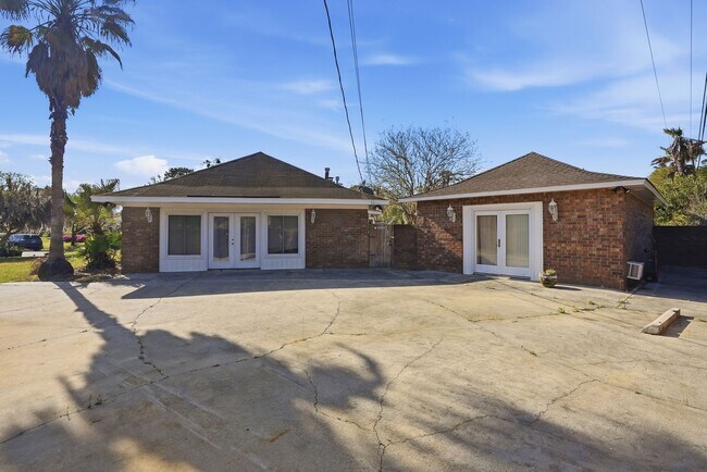 Building Photo - Mayfair Home For Lease with Backyard Oasis!