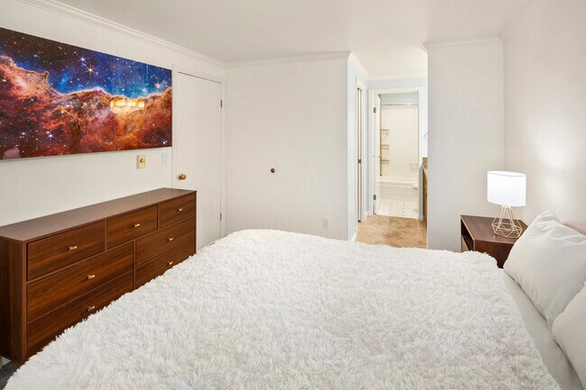 Building Photo - 2244 13th Ave W