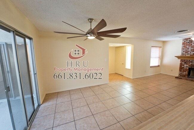 Building Photo - SW-Bakersfield. 3bed/2bath