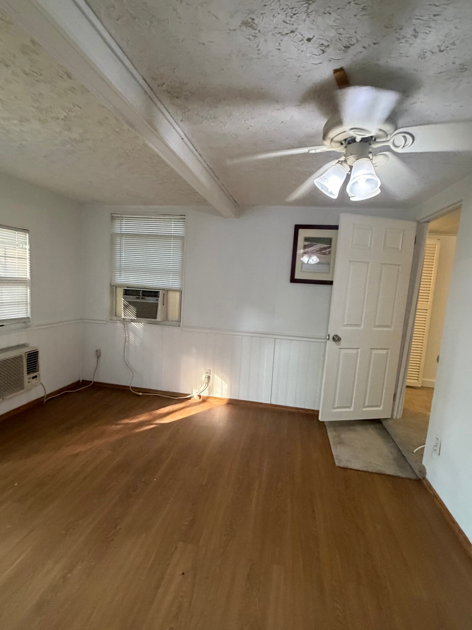 Building Photo - 209 Strawberry Ln