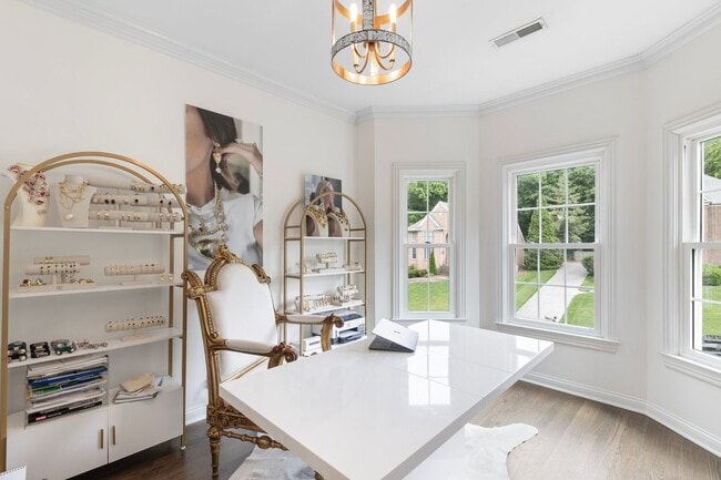 Building Photo - Luxury Furnished Home
