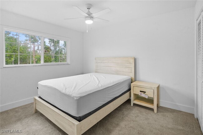 Building Photo - 1046 Periwinkle Way