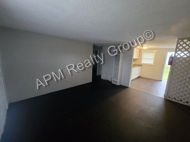 Building Photo - Renovated apartment in Earlwood