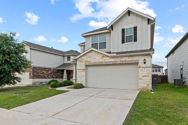 Building Photo - 14011 Hedera Dr