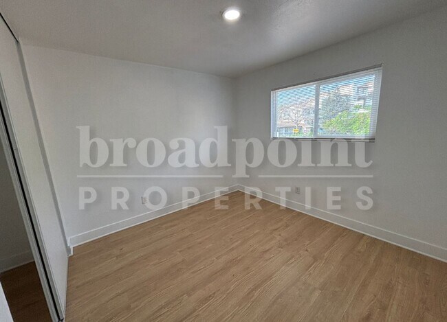 Building Photo - 522 Charlotte Dr