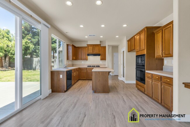 Building Photo - Luxury 5-BR Home Rental in Elk Grove