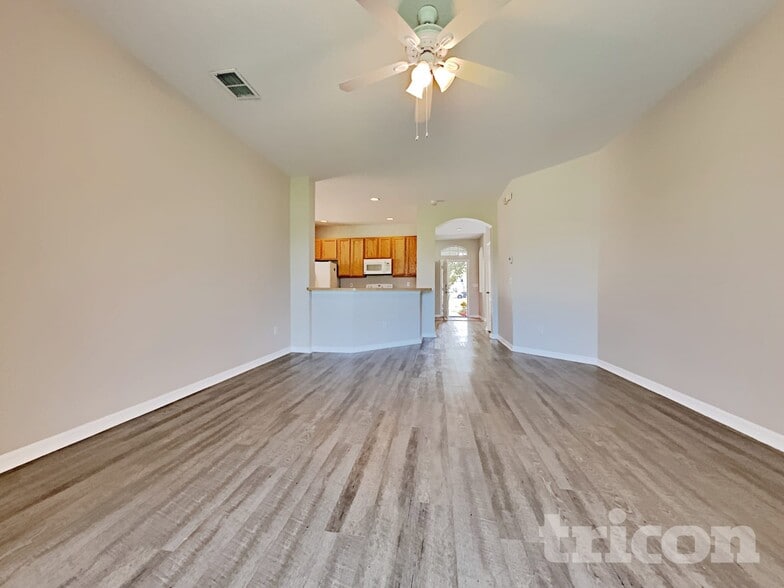 Building Photo - 221 Fern Gulley Dr