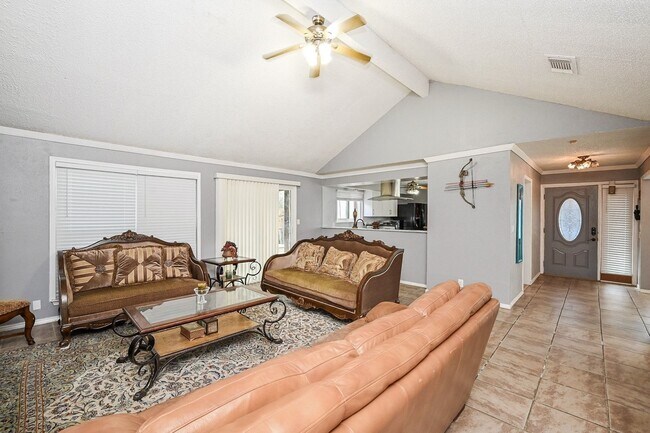 Building Photo - 13102 Richmond Ave