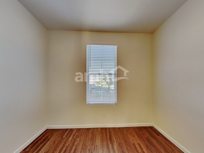 Building Photo - 40600 N Jay Ln