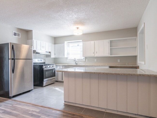 Building Photo - Renovated 3BR/2BA in Whitehaven