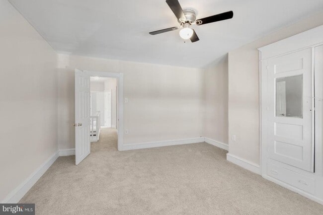 Building Photo - 2323 E Cambria St