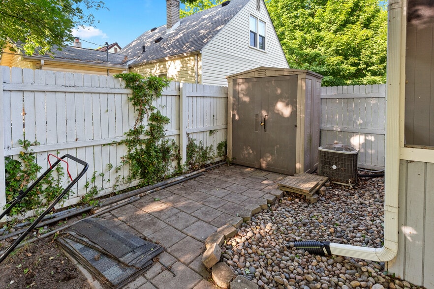 Building Photo - 3403 Woodland Ave