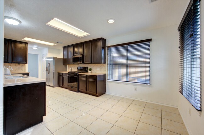 Building Photo - 5010 Moss Garden Ln