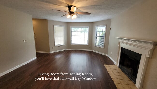 Building Photo - [NEW PRICE] Spacious 4 Bed / 2.5 Bath home...
