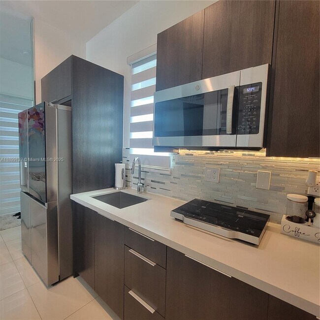 Building Photo - 10435 NW 66th St