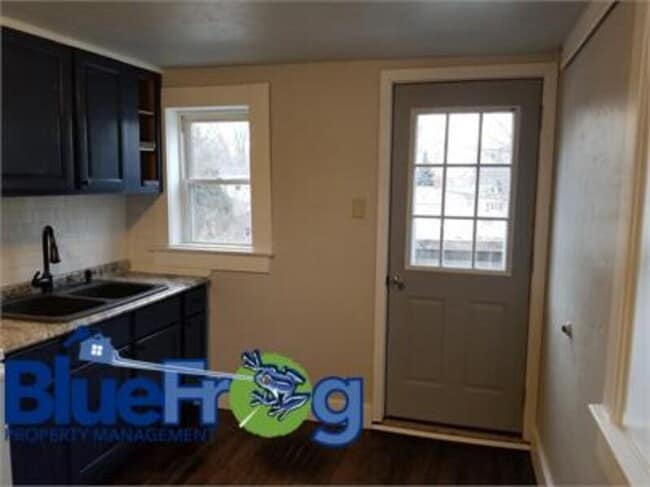 Building Photo - 907 Kellogg St