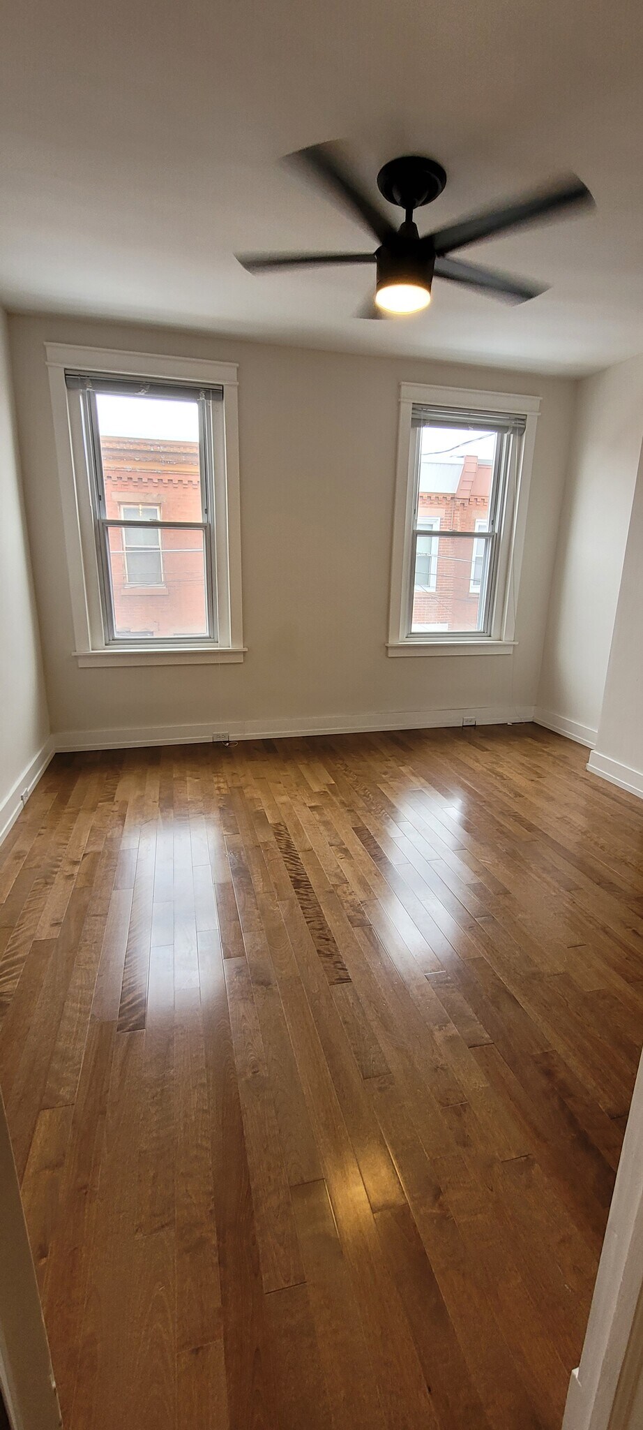Building Photo - 838 Mercer St