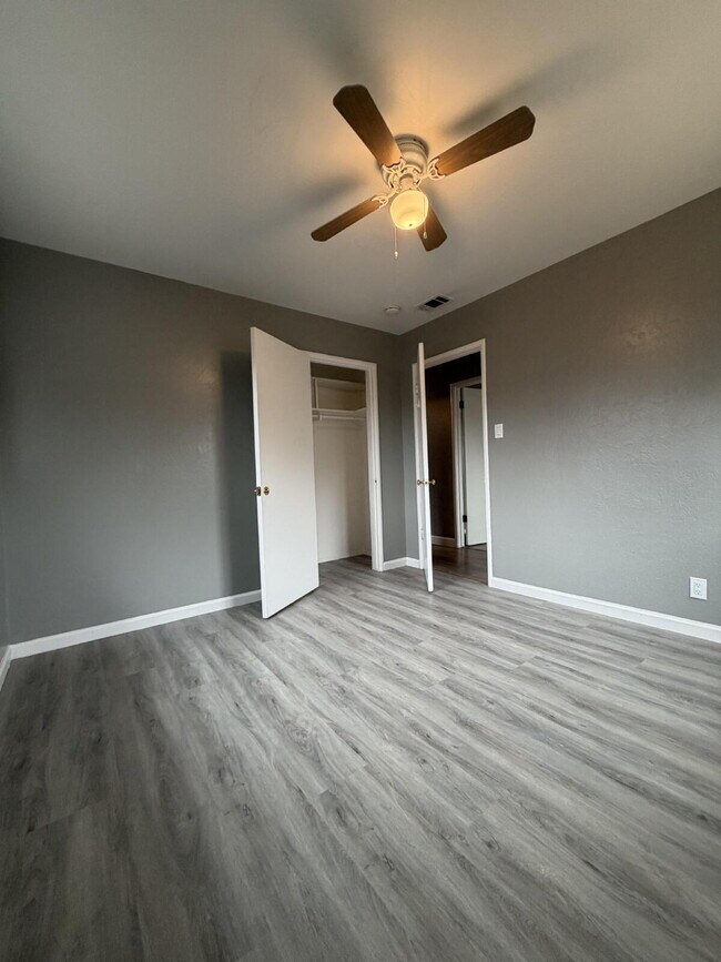 Building Photo - Charming 3-Bed, 2-Bath Gem with 1,372 Sq Ft of Comfort in Modesto!