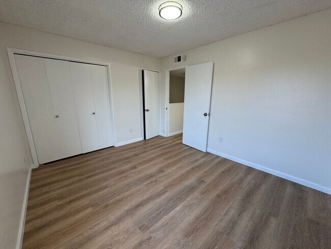 Building Photo - 4400 Tierra Verde St