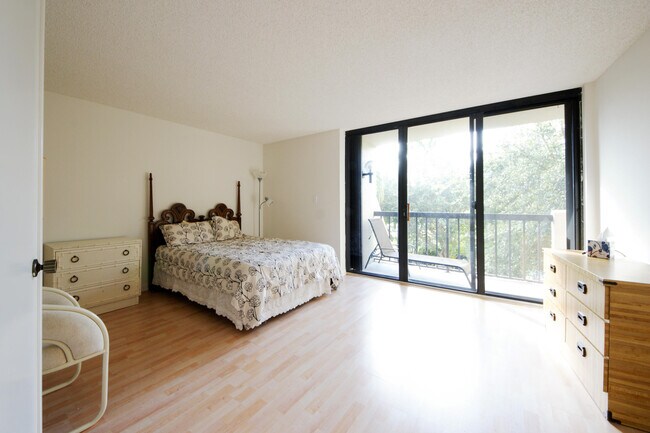 Building Photo - 2450 Presidential Way