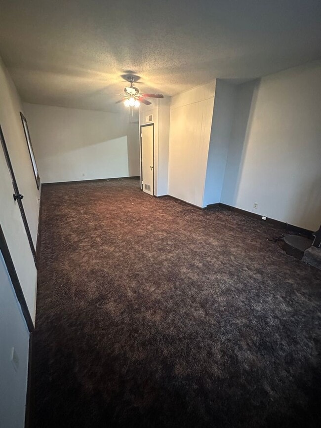 Building Photo - 3 Bedroom, 1 Bathroom House