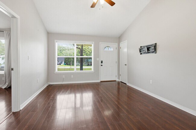 Building Photo - 359 John King Rd