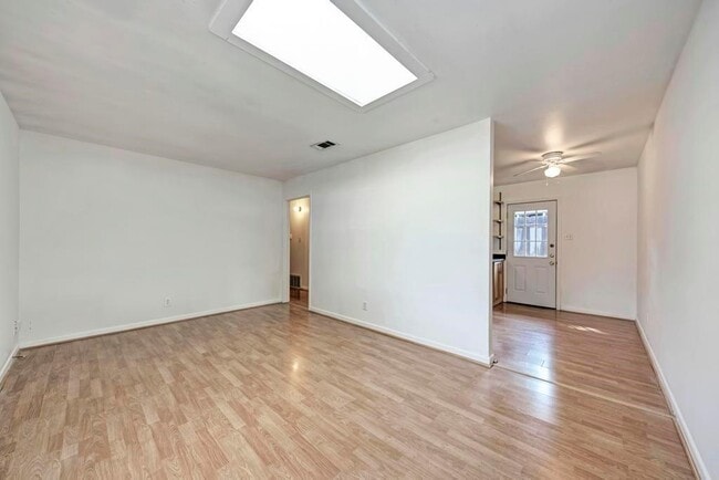 Building Photo - 1805 Mohle Dr