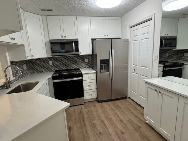 Building Photo - 6523 Clavell Ln