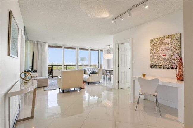 Building Photo - 3554 Ocean Dr