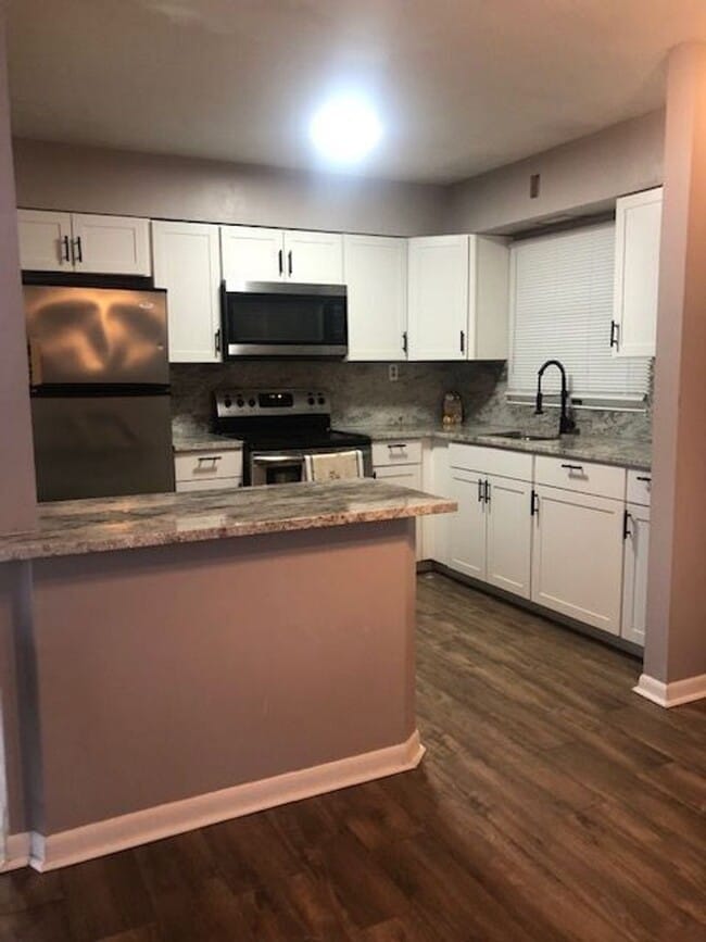 Building Photo - 243 W High St