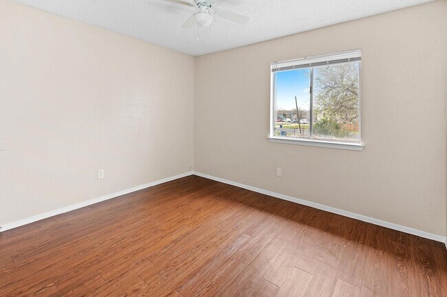Building Photo - 8412 Garcreek Cir
