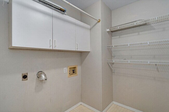 Building Photo - 5911 S Farm Rd 157