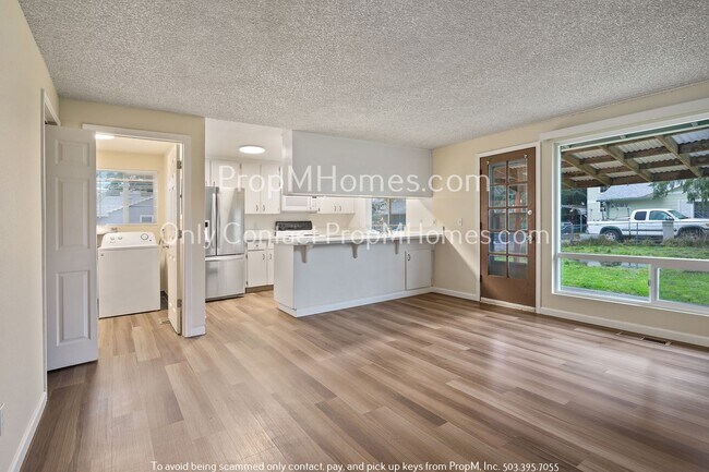 Building Photo - Three Bedroom Ranch In Central Hillsboro w/ Large Fenced Yard!