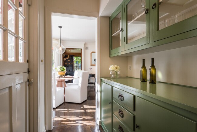 Building Photo - 919 RIVAS CANYON Rd