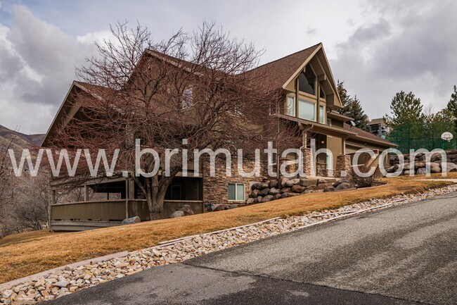 Building Photo - 105 Young Oak Rd