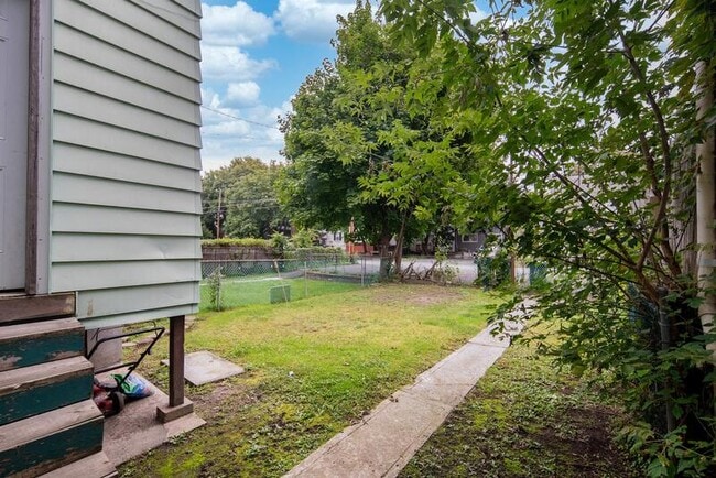 Building Photo - 140 5th Ave