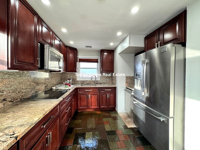 Building Photo - 62 Upland Rd